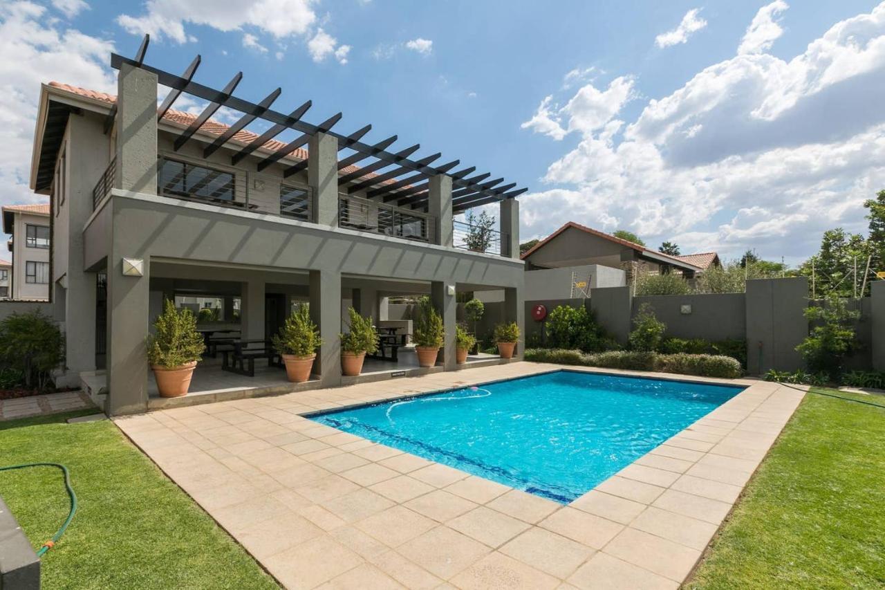 Nova Luxury Suites Fourways Johannesburg Exterior photo